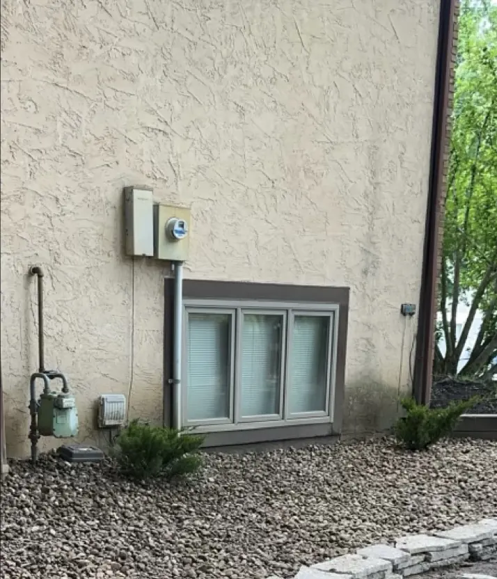 The same corner finished with a gravel bed and cut stone border